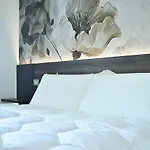 Welc-om Royal Garden Luxury