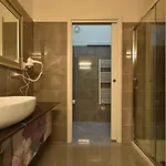 Welc-om Royal Garden Luxury