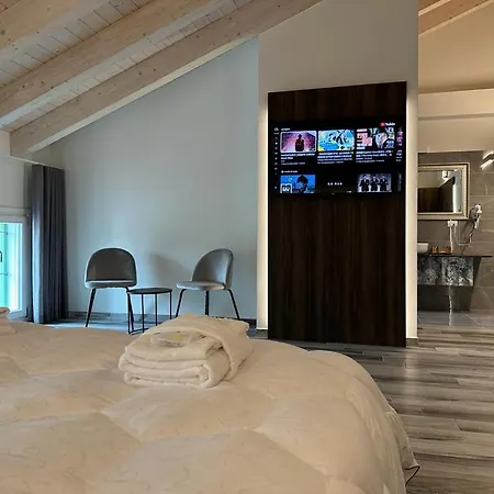 Welc-om Royal Garden Luxury