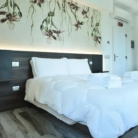 Welc-om Royal Garden Luxury Πανσιόν 4*