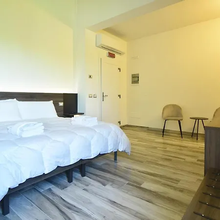 Welc-om Royal Garden Luxury Πανσιόν