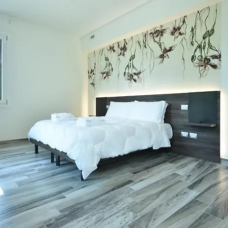Πανσιόν Welc-om Royal Garden Luxury 4*
