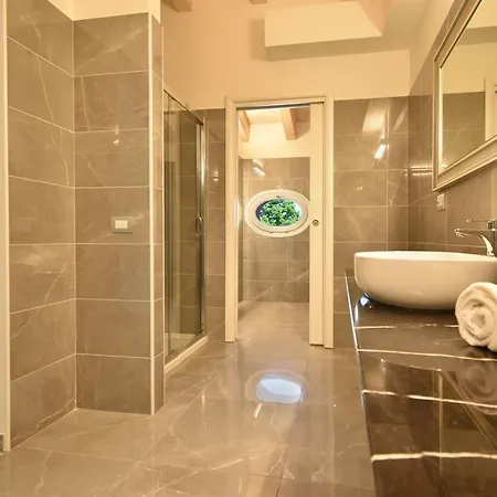 Πανσιόν Welc-om Royal Garden Luxury