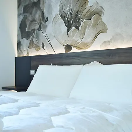 Welc-om Royal Garden Luxury