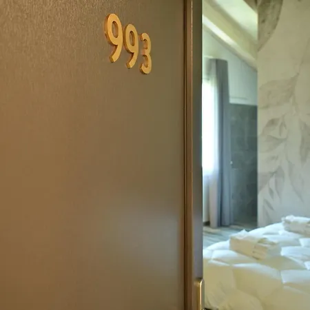 Welc-om Royal Garden Luxury Πανσιόν