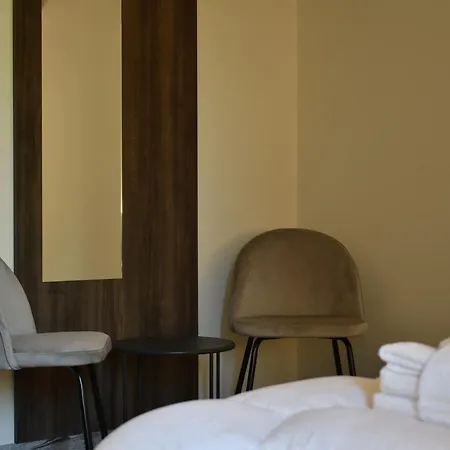 Welc-om Royal Garden Luxury Πανσιόν 4*