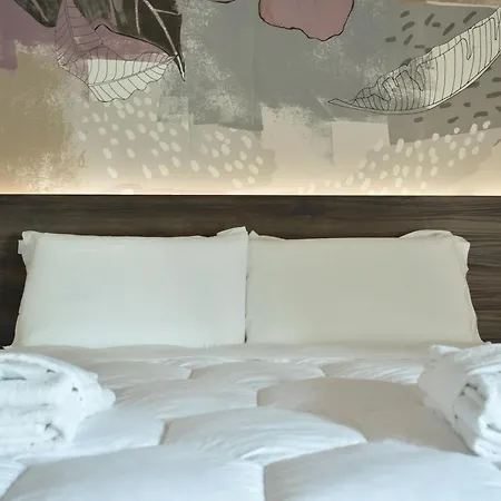 Welc-om Royal Garden Luxury