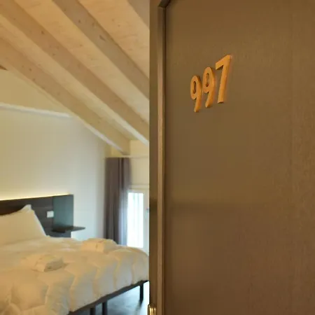 Welc-om Royal Garden Luxury Πανσιόν 4*