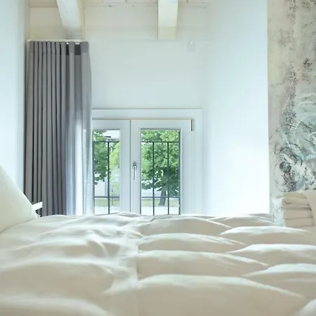 Welc-om Royal Garden Luxury Πανσιόν