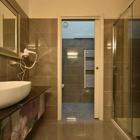 Welc-om Royal Garden Luxury